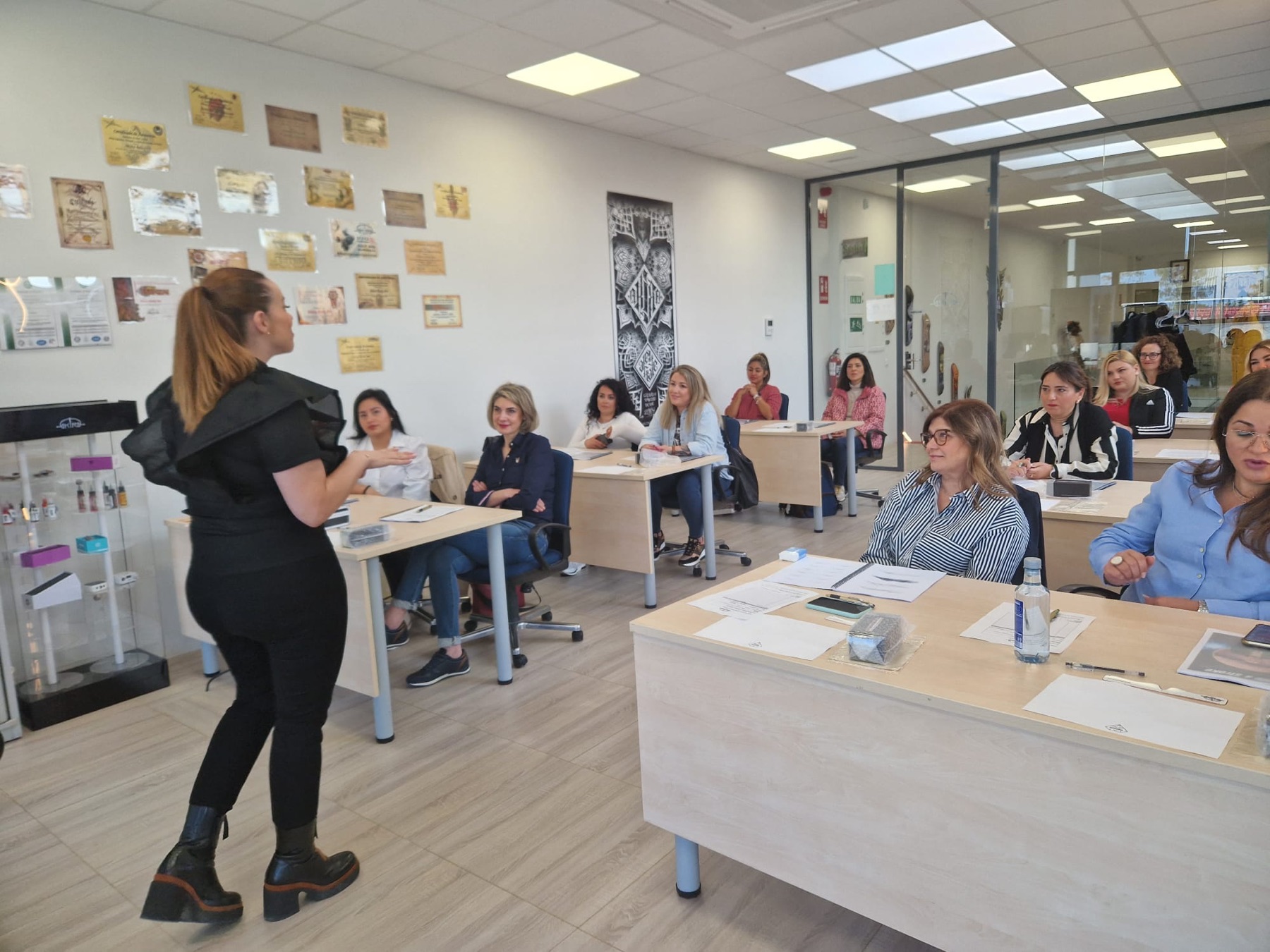 Clase teórica de Gemma Beauty Academy